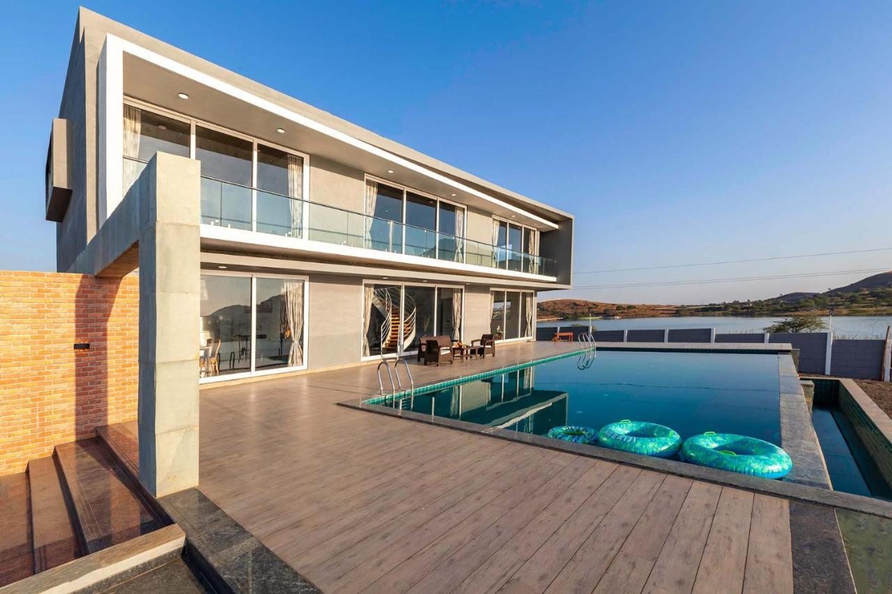 Stayvista'S Bellisimo Panorama - Lakeside Oasis With Infinity Pool, Modern Interiors, Open-To-Sky Bathtub, And Lush Green Lawn Nášik Exteriér fotografie