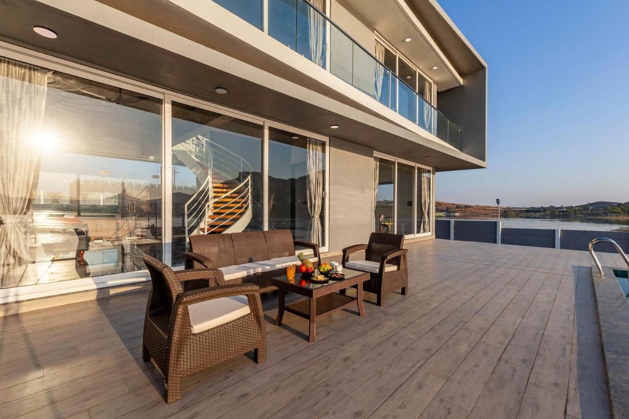 Stayvista'S Bellisimo Panorama - Lakeside Oasis With Infinity Pool, Modern Interiors, Open-To-Sky Bathtub, And Lush Green Lawn Nášik Exteriér fotografie
